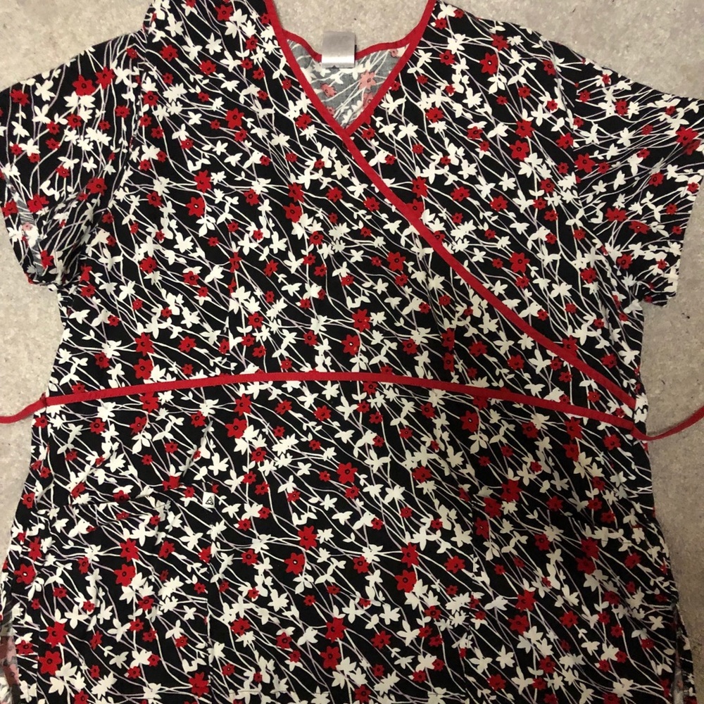Cherokee Scrub Top